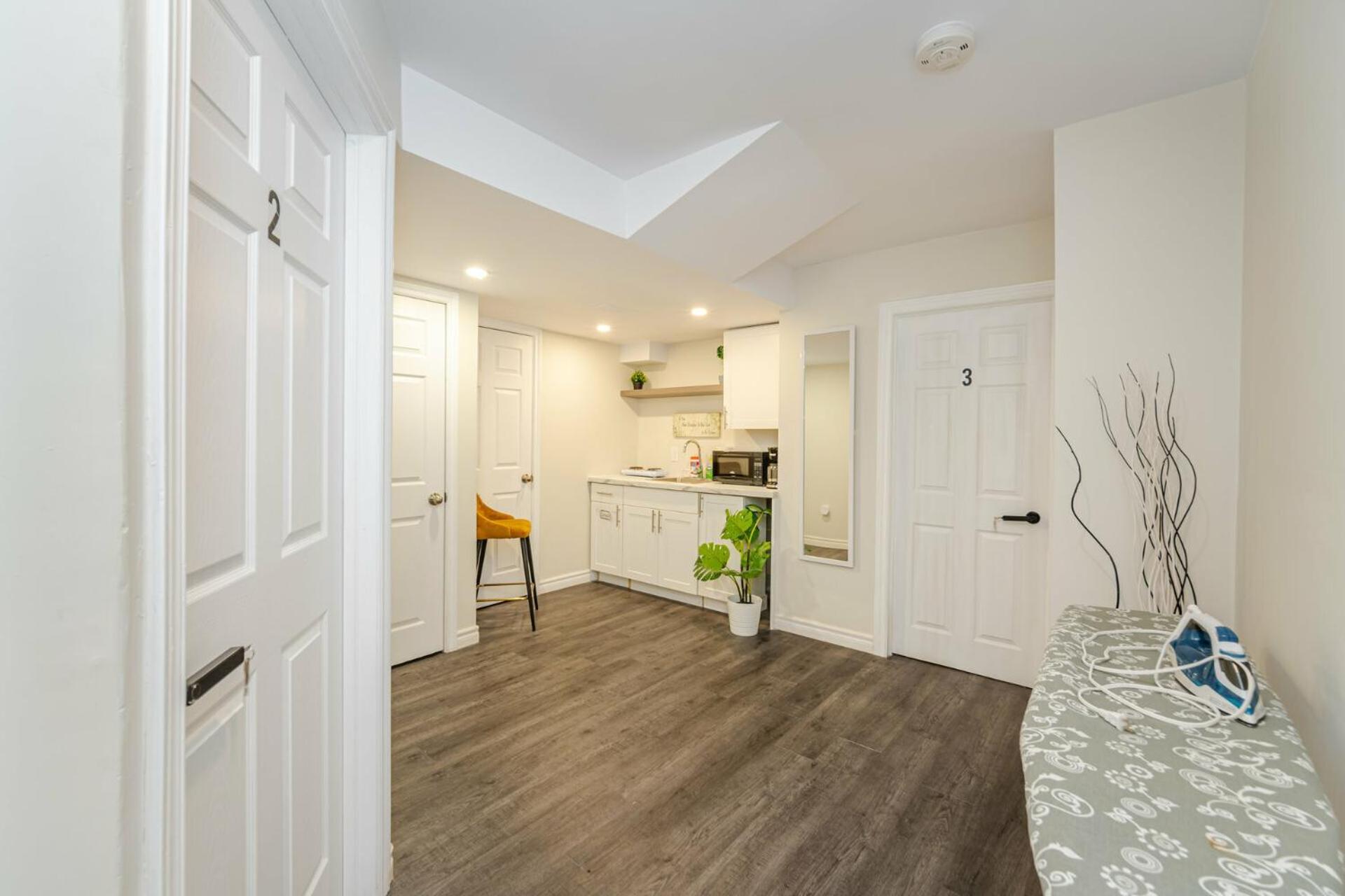 Private Basement Bedrooms In Oakville Exterior photo