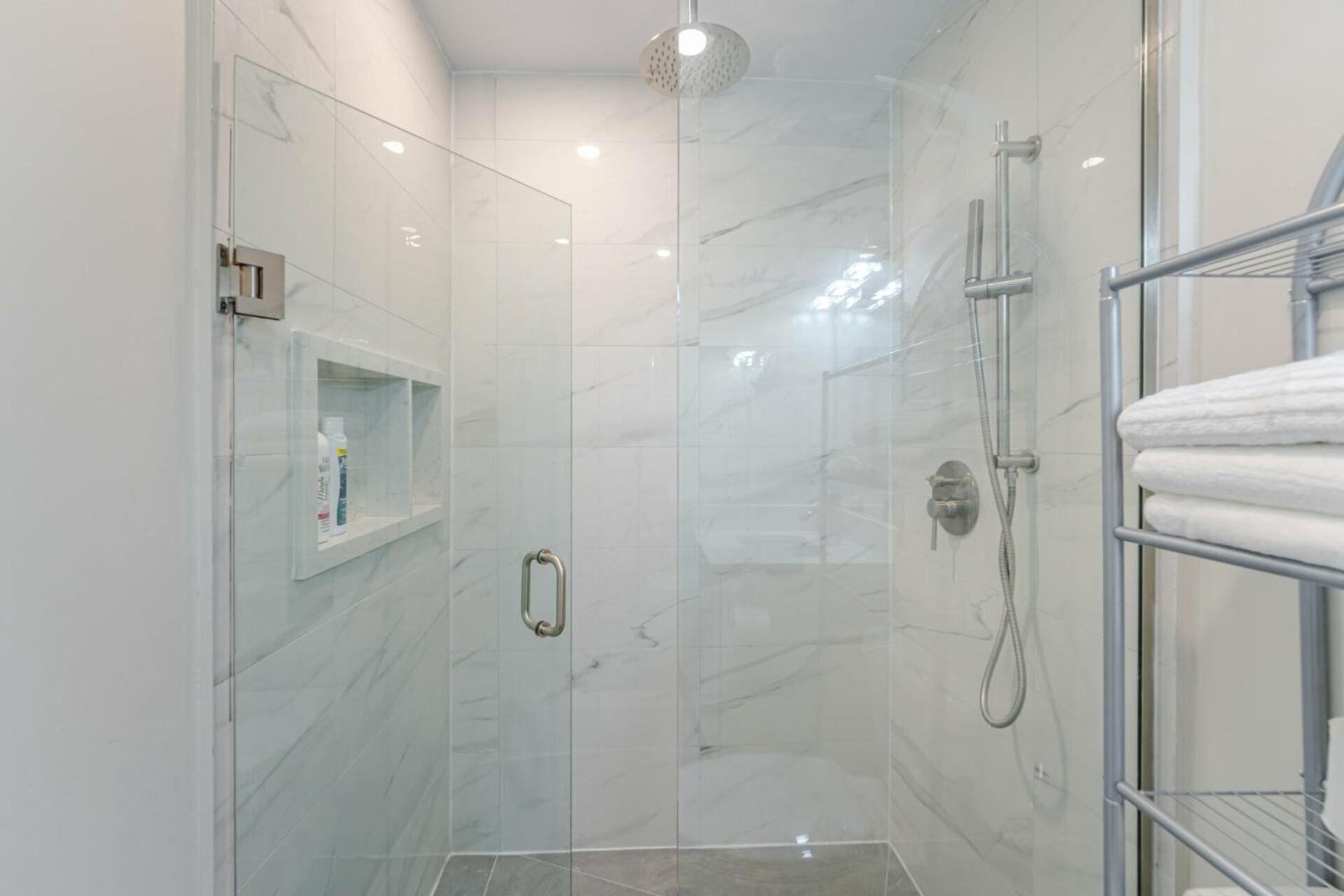 Private Basement Bedrooms In Oakville Exterior photo
