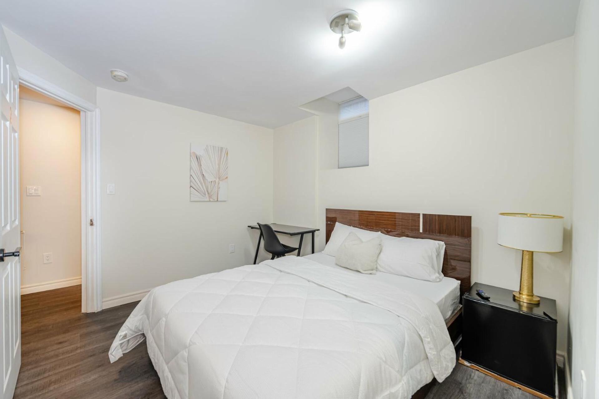 Private Basement Bedrooms In Oakville Exterior photo